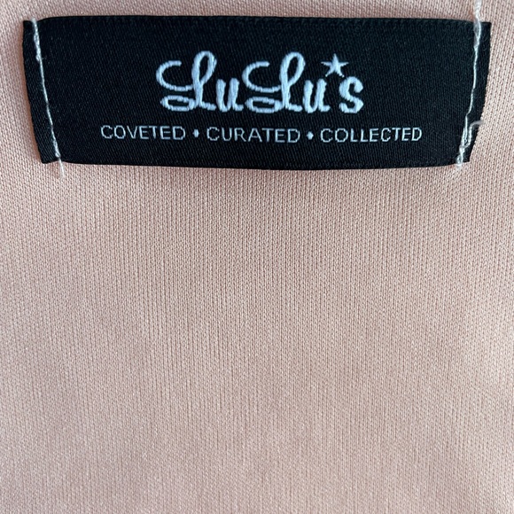 LULU’S CORAL LONG SLEEVED DRESS. COLD SHOULDER. SIZE SMALL - Picture 3 of 4